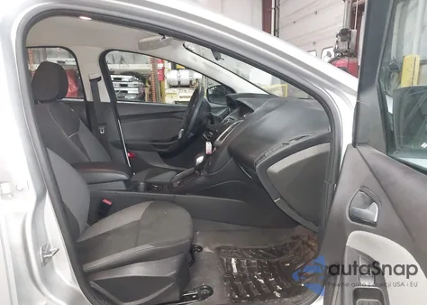 2014 Ford Focus Se z USA, uszkodzony, nr VIN 1FADP3K21EL143287